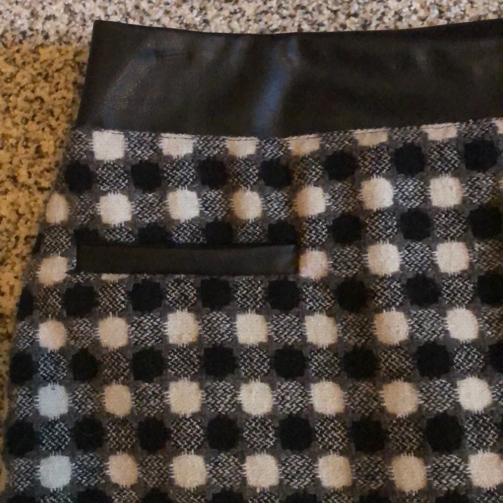 Skirt - Picture 2 of 3